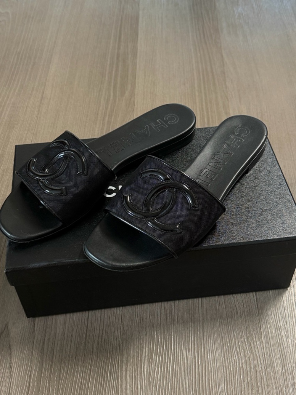 CHANEL Black Interlocking Logo Slide Sandals 39C